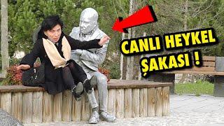 SOKAKTA CANLI HEYKEL ŞAKASI  Komik Tepkiler