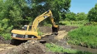 excavator in a river - CAT 320CL