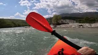 Peshkimi në Lumin Valbona Lundrimi me Kayak dhe përgatitja e ushqimit në Natyrë 4K Video