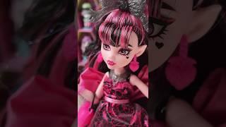 She is so CUTE  #monsterhigh #monsterball #draculaura #dollunboxing #dolls #dollcollection