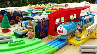 Plarail Doraemon  Lets run the Motor Tomica Time Machine on a course with a station and roads