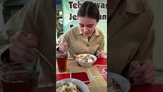 MAKAN BUBUR AYAM DIADUK ATAU TIDAK DIADUK?