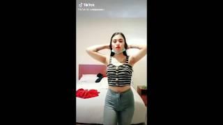 Hot Janda muda goyang ... Tiktok goyang hot ..