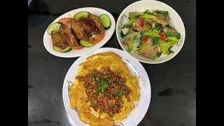 可乐鸡 Coca Cola Chicken  大蒜带子鱼 Stir Fry Ribbon Fish with Leek  肉碎酱煎蛋 Meat Sauce Omelette