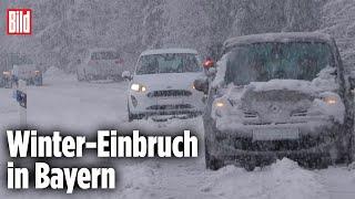 Autos stecken im Schnee-Chaos fest