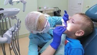 ЖЕСТЬ Малыш первый раз у стоматолога  Лечение кариеса молочных зубов