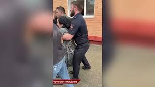 В Чечне полицейские первыми пришли на помощь жильцам многоквартирного дома где произошло возгорание