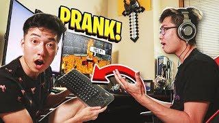 I Used a WIRELESS Keyboard to PRANK My Little Brother in Minecraft