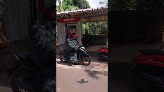 Grandong isi Bensin Di Pom Mini