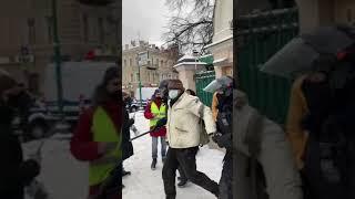 В Москве задерживают даже на территории церкви. Акция протеста 3101. ХРОНИКИ диктатуры Путина.