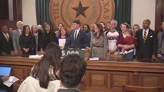 Texas bill would raise teacher pay Heres how it would work