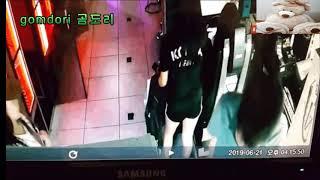 여학생 엉덩이 냄새맡는 오락실 CCTV 정신나간놈