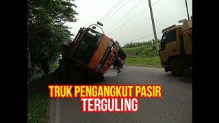 Truk Pengangkut Pasir Terguling @KanalMedan