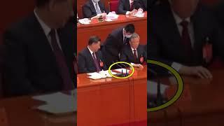 Body language Xi Jinping pushing away Hu Jintao under the table. News China #news #china #xijinping