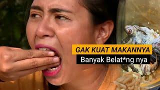 WOW  MAKAN IKAN BUSUK KHAS DAYAK