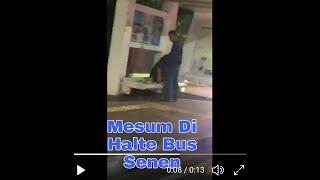 Terekam Wanita yang Mesum di Halte Bus