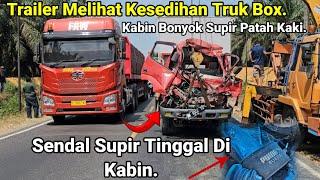 Truck Trailer Melihat Kesedihan Truk Box.Supir Truk Patah KakiSendal Supir Tinggal Di Kabin Truck..