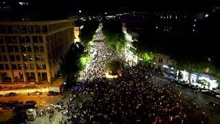 Многотысячное шествие против «российского» закона в Тбилиси кадры с дрона