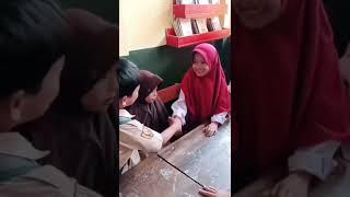 Momen Mengharukan Ketika Adek Ini Mau Pindah Sekolah Dan Berpamitan Kepada Teman Temannya 