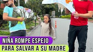 Niña ROMPE un espejo para llamar la ATENCIÓN y salvar a su MADRE