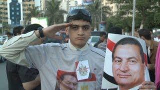 Demonstators in Egypt show support for Hosni Mubarak