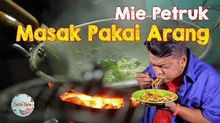 Satu Lagi Kuliner Legendaris Cirebon Mie Petruk Masaknya Masih Pakai Arang