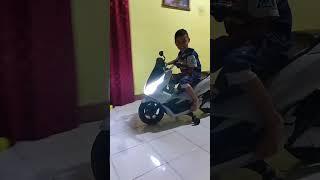 anak kecil naik motor aki pcx #shorts  #shortsvideo  #shortsfund #motorakianak #pcx