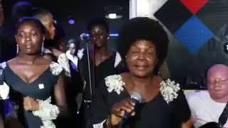 live praise with mama Mary Mandi. Cameroon gospel music.