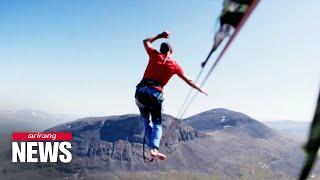 Record-breaking German slackline walkers cross 2.1 km long tightrope in Lapporten