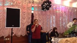 Салават Фатхетдинов поет на татарской свадьбе