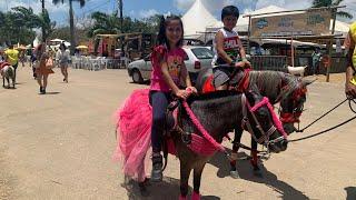 BRINCADEIRA PARA CRIANÇAS NA FAZENDA  Théo e Thayla conhecendo os animais