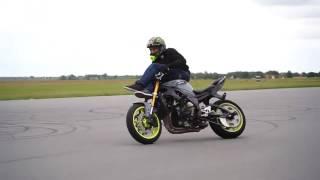 Безумные трюки на мотоцикле Yamaha R6  Crazy stunts