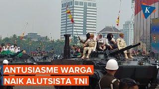 Warga Antusias Naik Kendaraan Tempur Saat Gladi Bersih HUT Ke-79 TNI