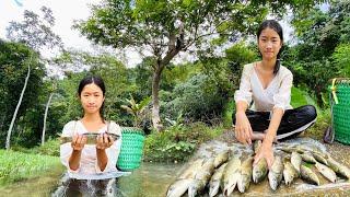 Orphaned girl uses traditional fish trap to harvest basketfuls of fish to sell
