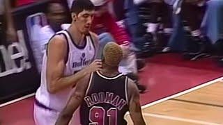 Dennis Rodman FIGHTS Giant 7 7 Gheorghe Mureșan 1997