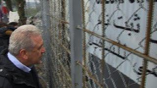 Avramopoulos visits Idomeni refugee camp