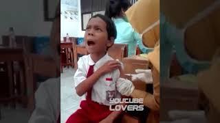 Child funny reaction when getting needle