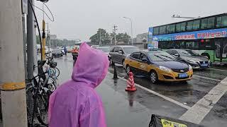 Thủ đô Bắc Kinh MƯA TỪ SÁNG TỚI GIỜ NÈ TRỜI Đường cũng úng nước như ai 