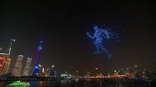 Shanghai Lichtkunstwerk aus 2.000 leuchtenden Drohnen