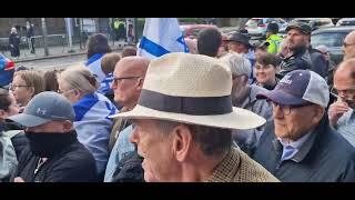 This  man accuses Jews out side the cinema you dont want peace police remove him #metpolice