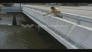 Fetch-It3 Slide Gaff Demo-landing large fish at bridge pier cliff fishing