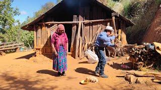 Nunca nos había llegado una ayuda a nuestra casaTía Refugia y Tío Juan.