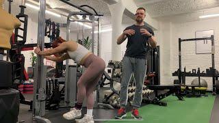 Glute-Kickbacks am Kabelzug