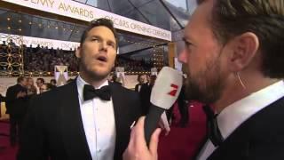 Chris Pratt speaks German in Interview Oscar 2015