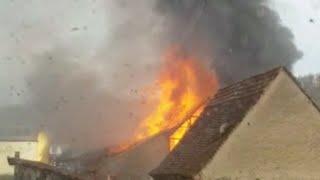 20 Stunden Großeinsatz Nebengebäude in Vollbrand - Flammen greifen auf Wohnhaus über