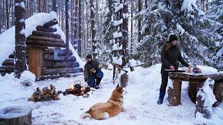 ЛЕСНАЯ ХИЖИНА В ЗИМНЕМ ЛЕСУ  ПЕЛЬМЕНИ НА КОСТРЕ  ДУШЕВНЫЙ ОТДЫХ У КОСТРА