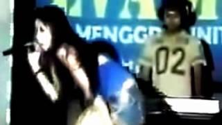 Dangdut Panggung  Goyang Hot Mesum