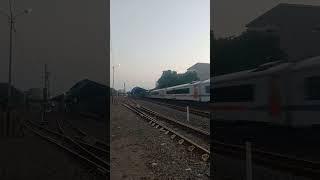 CC 206 13 08 SDT ️ - KA 117A Wijayakusuma melintas langsung Stasiun Wonokromo