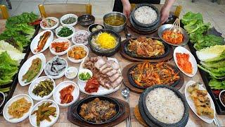 Amazing Korean table dhote in the foresta meal made of organic ingredients  Korean street food