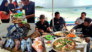 Traditional Food makan besar bersama Mbah Joyo tamu Istimewah Yogyakarta di Pantai Lakeba 